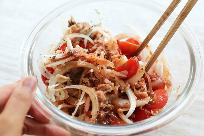 調味料を混ぜ合わせる