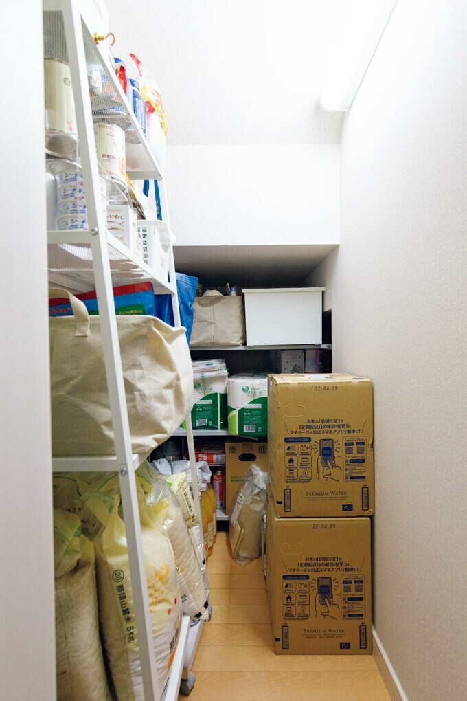階段下収納は防災グッズを収納
