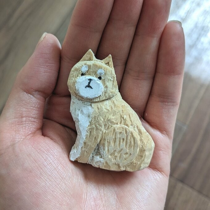 木彫りブローチ