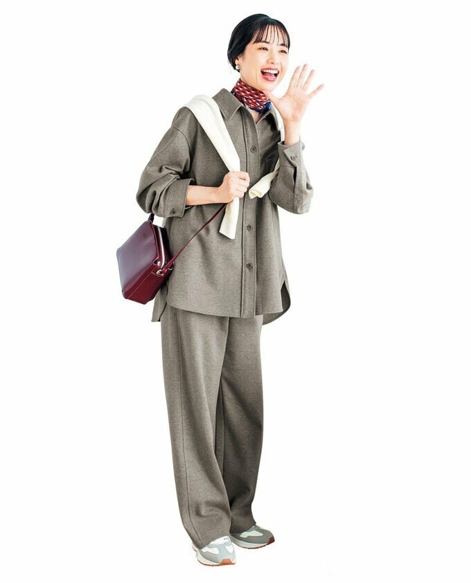 呼びかける女性