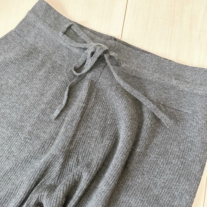 ニットパンツのウエスト部分