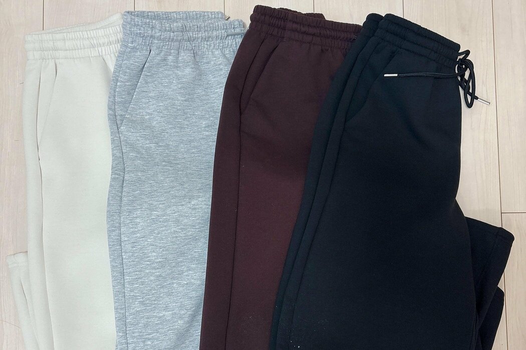 アラフォーがGUで思わず全色買いした「スウェット」が万能。リアルに毎日履きたくなる