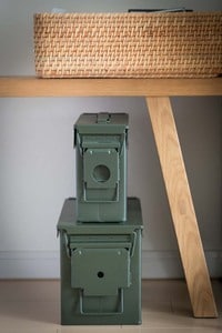 男前インテリアをかなえるハードな収納ボックス