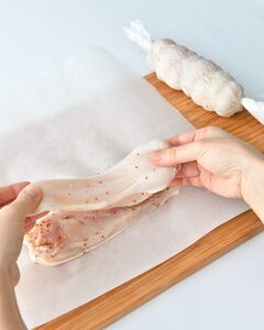 シートごと手前からくるくると巻く