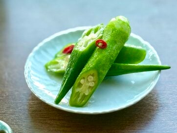 夏野菜の定番・オクラの「浅漬け」レシピ。生で食べるとシャキシャキ感抜群！