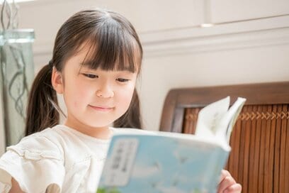 夏休みに親子で読みたい名作あらすじ2選。「宮沢賢治と夏目漱石」の意外な苦労や素顔も：大学教授が解説