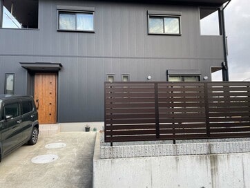 足を踏みはずしそうなポーチ、荷物をぬらす庇…入居して4年、外構で後悔したこと5つ 