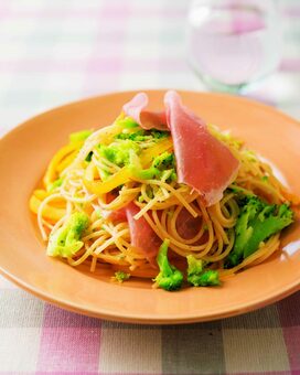 レンチンで混ぜるだけ！白ワインが進んじゃう生ハムのパスタ