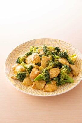 ヘルシーな鶏胸肉がごちそうに！満足感たっぷりのカレーマヨ炒め