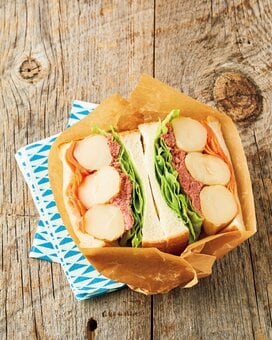 新ジャガ丸ごとサンドイッチ。映える断面にテンションアップ