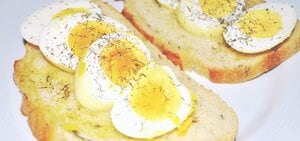 ひと皿で、野菜もタンパク源もしっかりとれる「のっけトースト」