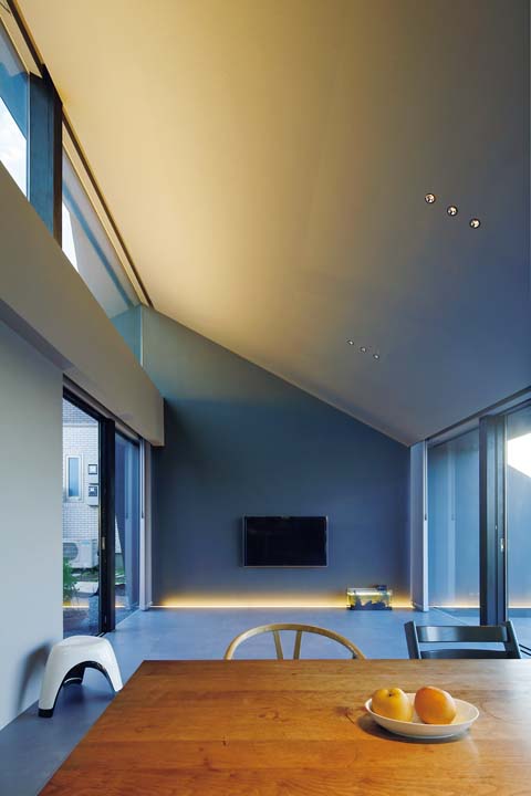 グレーで統一したリビング