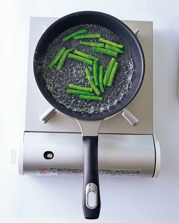 フライパンにインゲン