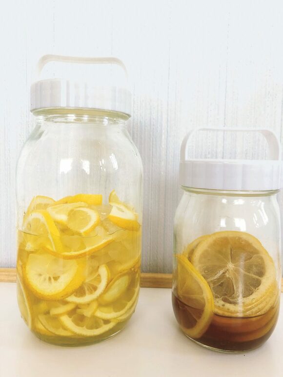 瓶にレモンシロップ