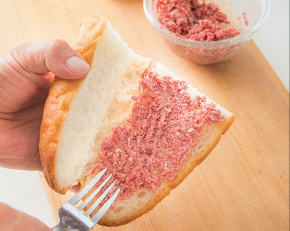 バゲットにコンビーフ