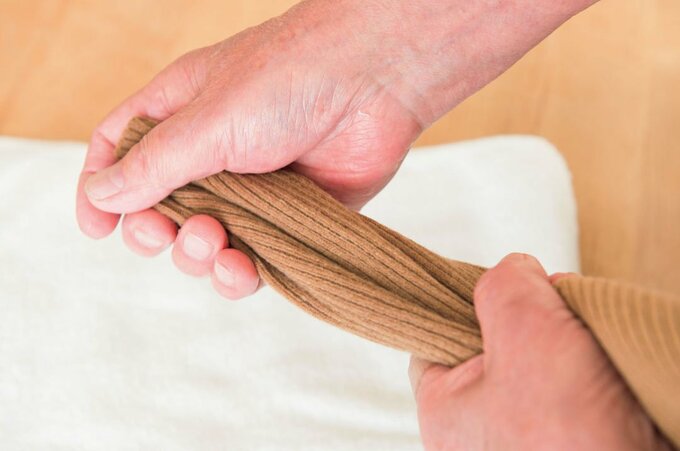 ネック部分をしっかりと伸ばす