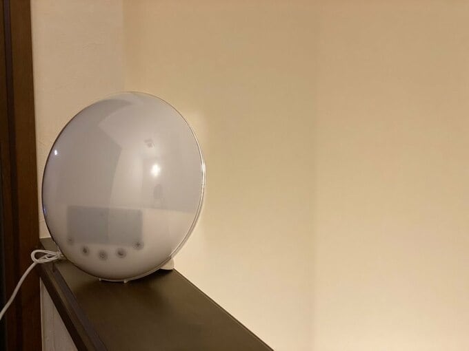 光で起こしてくれる目覚まし時計