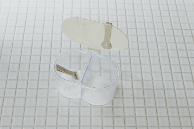 2口仕切り付き調味料入れ