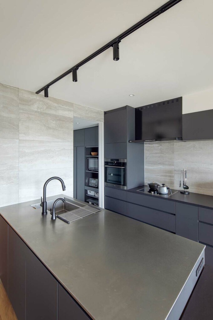 シンク側のキッチンの天板はステンレスに