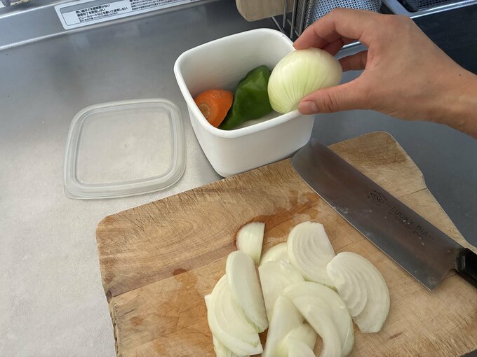 調理中に余った野菜をポイッ!