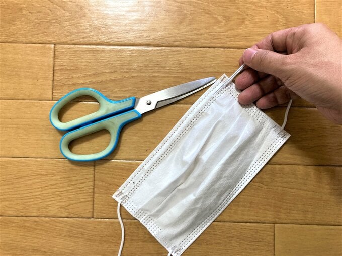 ハサミでカット