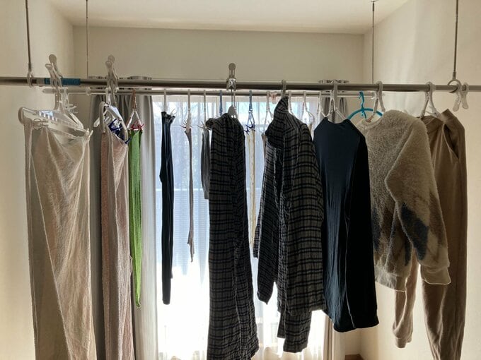 2階の室内干しスペースに干した洗濯物