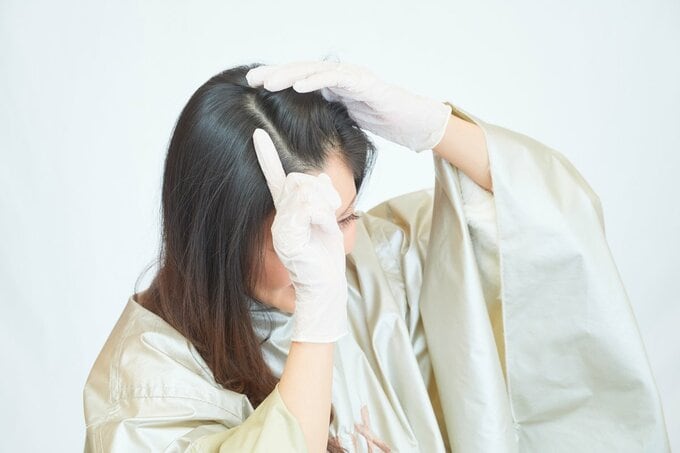 カラー中の女性