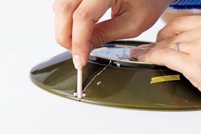 金継ぎの作業途中