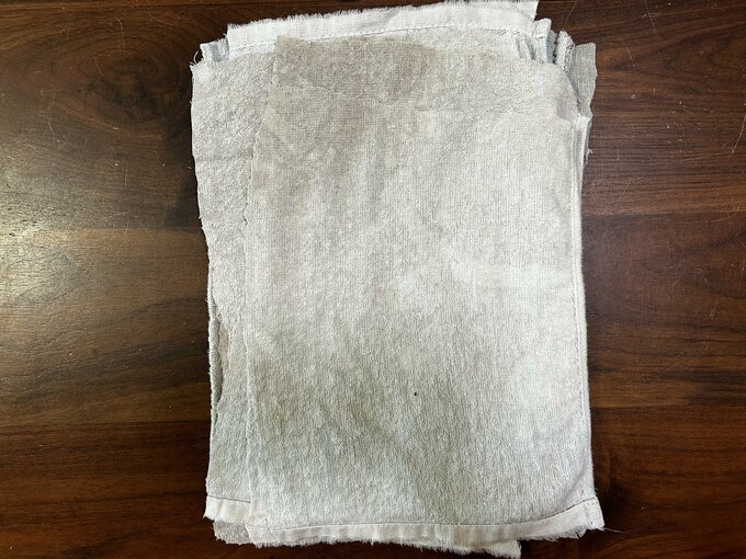 カットした古布