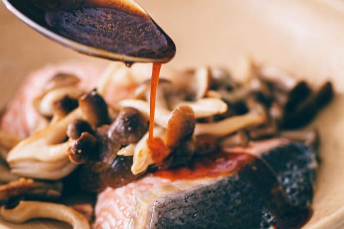 鮭としめじのバタポン蒸し