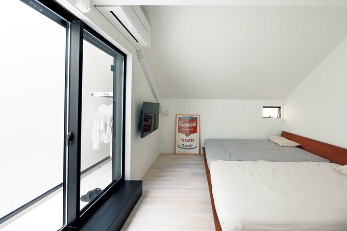 寝室の横に、洗濯物干し専用のバルコニーを設置