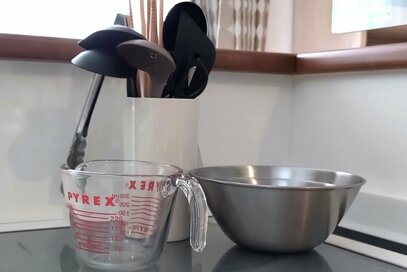 50代、あえて「出しっぱなし」のキッチン道具3つ。すぐに使えてストレスなし