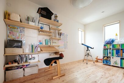 40代、大型家具を買うのはやめた。家づくりで「可動棚」を設置して気づいたメリット