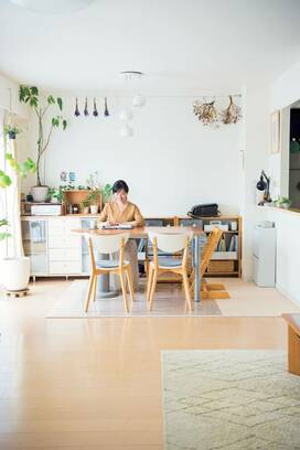 リビングで勉強する子どもグッズの収納術。勝手に片づいてすっきり