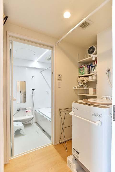 洗面台がなくスッキリしたサニタリー