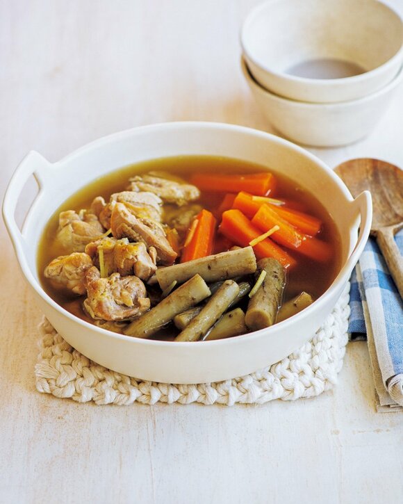 ゴボウと鶏肉のスープ