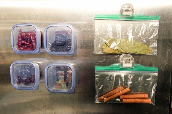 マグネットをつけて冷蔵庫に空中収納