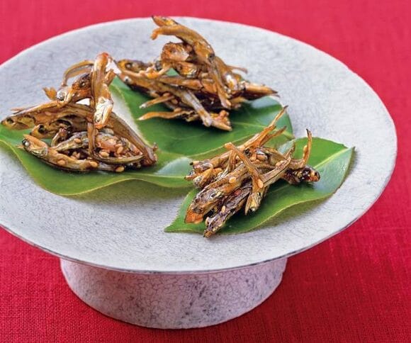 平なお皿に田作り