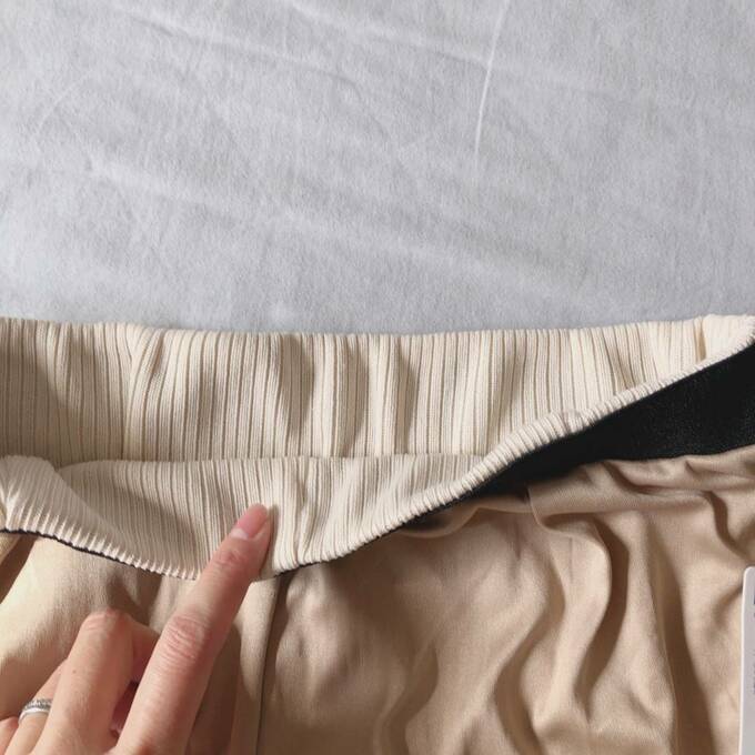 ウエストは総ゴムなので着脱もしやすい