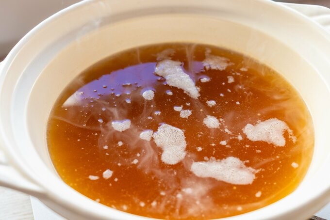 鍋のスープをつくる