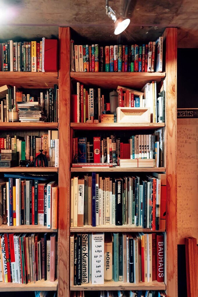 天井まである本棚