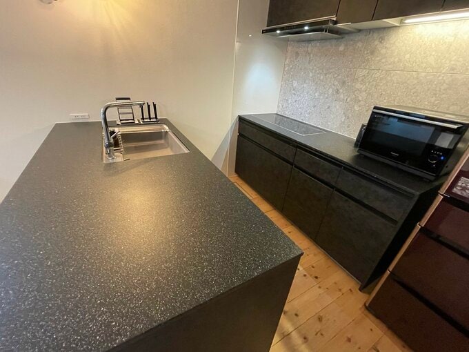 ダイニング側の作業台