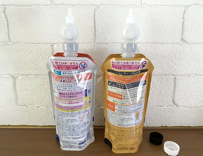 詰め替えシャンプー類のキャップを外し、ノズルを取り付ける