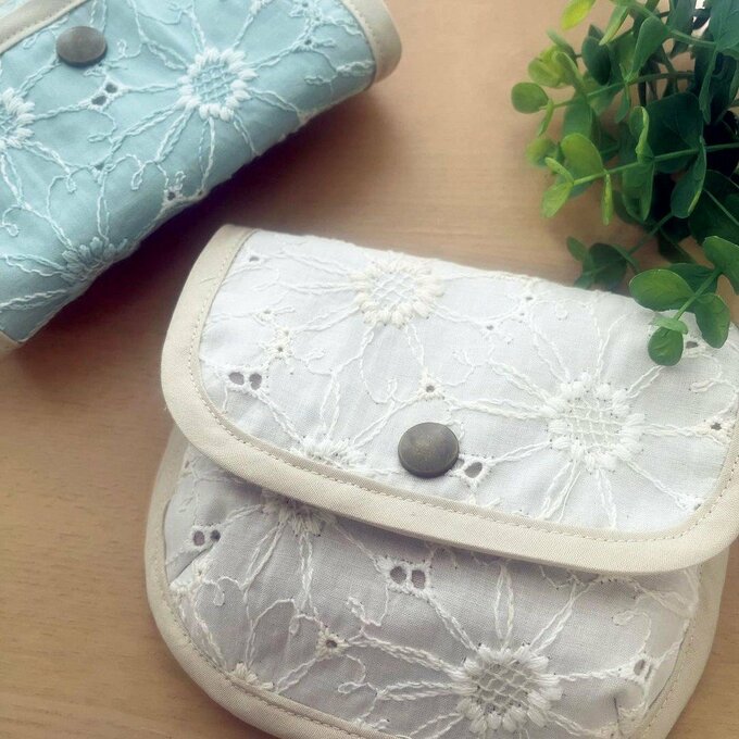 エンブロイダリ―のポーチ