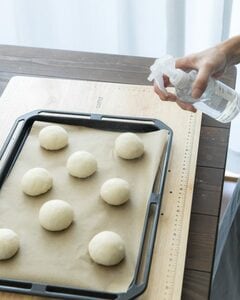 包丁などで横2×縦4に８分割する。