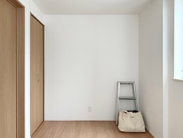 ものを減らすだけが正解じゃない。身軽に暮らす人の「もち方・考え方」