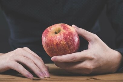 ニュートンの「万有引力の法則」は引きこもり中に誕生した？世紀の大発見の裏側