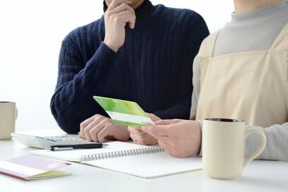 子あり、夫婦2人世帯の収入と貯蓄事情。もっとも貯めているのは？