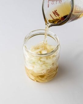 夏バテ解消、血液サラサラ、高血圧の予防にも！酢の常備菜「酢タマネギ」のつくり方