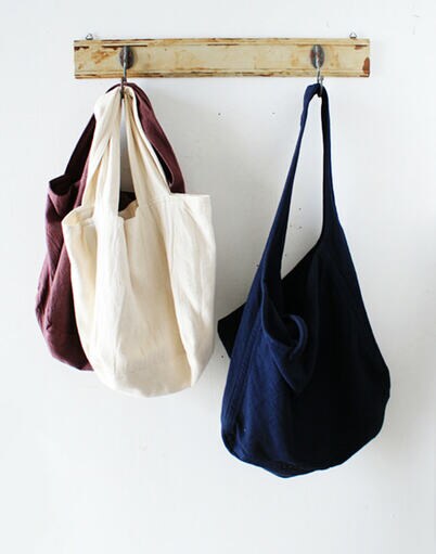 おでかけバッグやエコバッグなどの実用アイテムを引っ掛ける